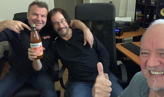 Kein Bier während der Sendung - zumindest auf diesem Bild